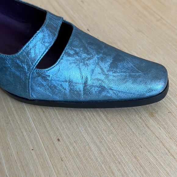 Red or Dead Vintage Blue metallic leather, kitten heel, mule. - Picture 10 of 11